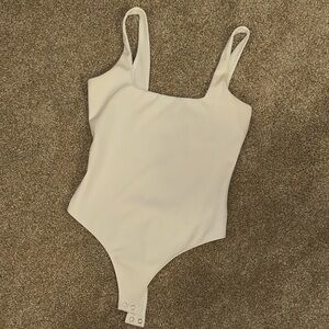 Good American Off-White Bodysuit